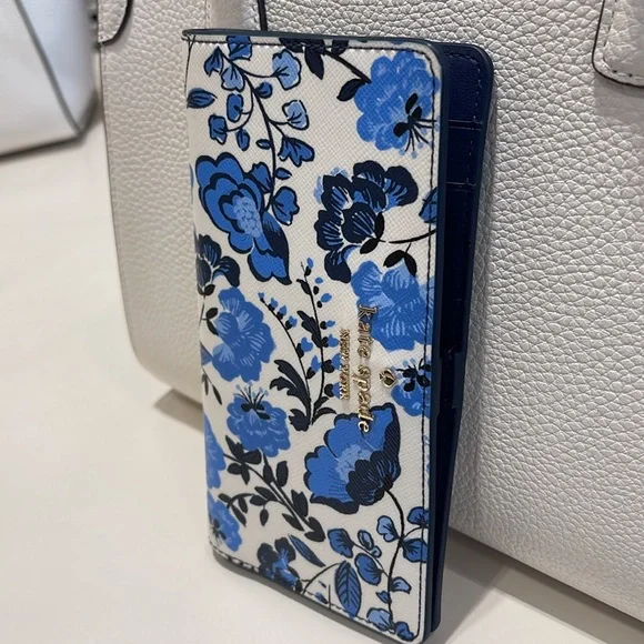 Kate Spade Madison Vase Floral Large Slim Bifold Wallet
Blue Multi
NWT - Picture 2 of 16